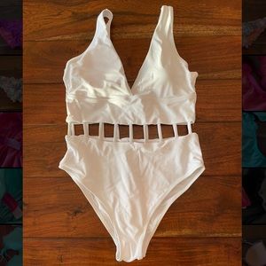 Cupshe. White one piece swimsuit. Size Small.